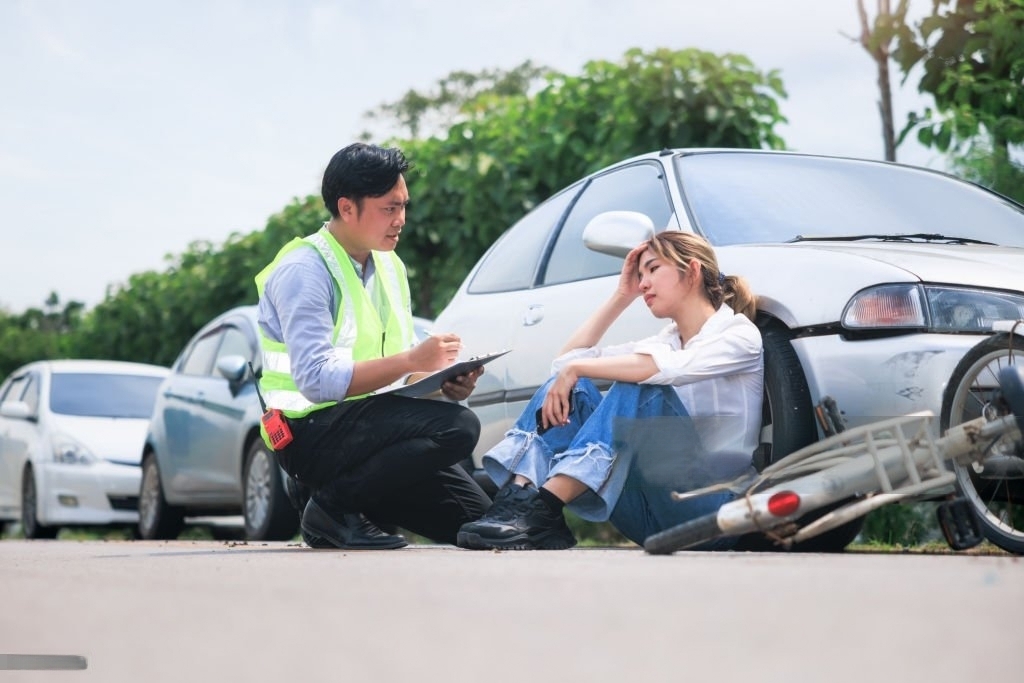 5 Things to Consider Before Hiring a Car Crash Lawyer